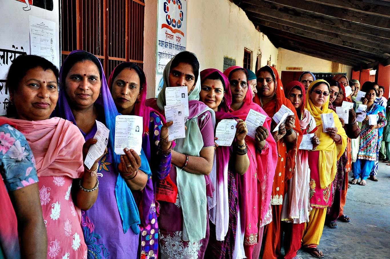 900 million voters go to polls in India